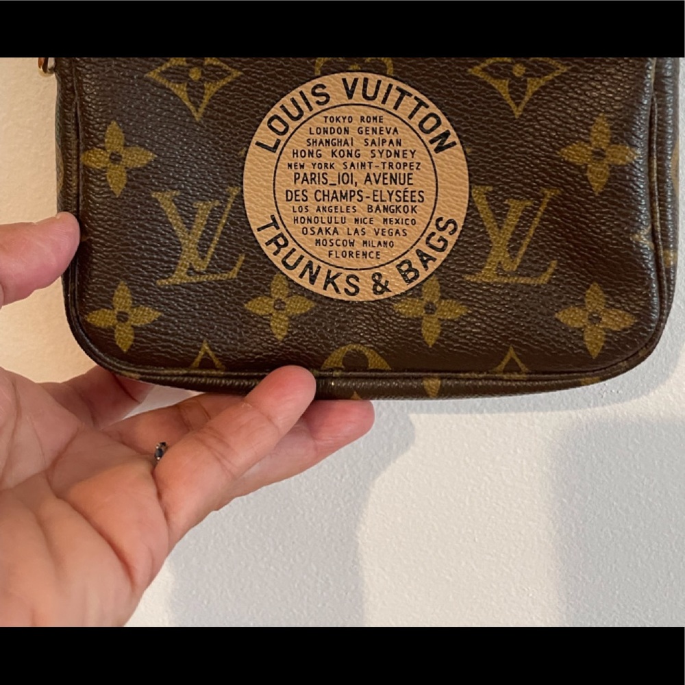 Louis Vuitton mini pochette